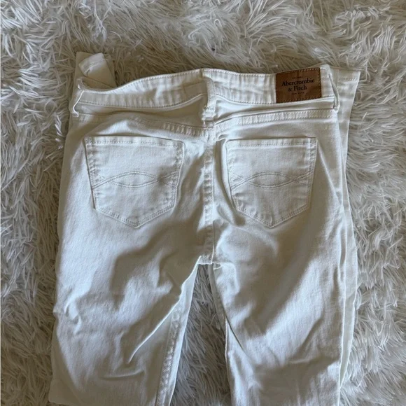 Abercrombie & Fitch White Jeans - Picture 3 of 3